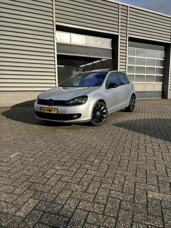Volkswagen Golf 1.4 TSI — photo 1 of 6