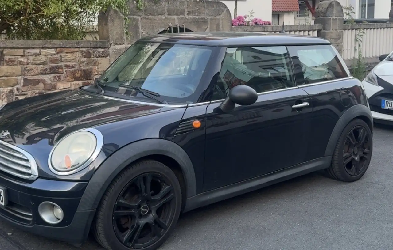 MINI Cooper — photo 1 of 3
