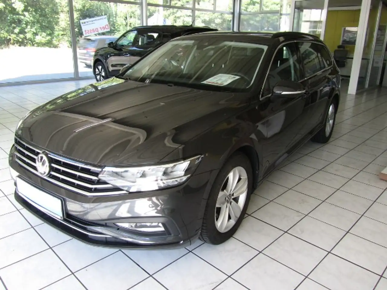 Volkswagen Passat Variant 2.0 TDI DSG 4-MOTION Business NAV — photo 1 of 15