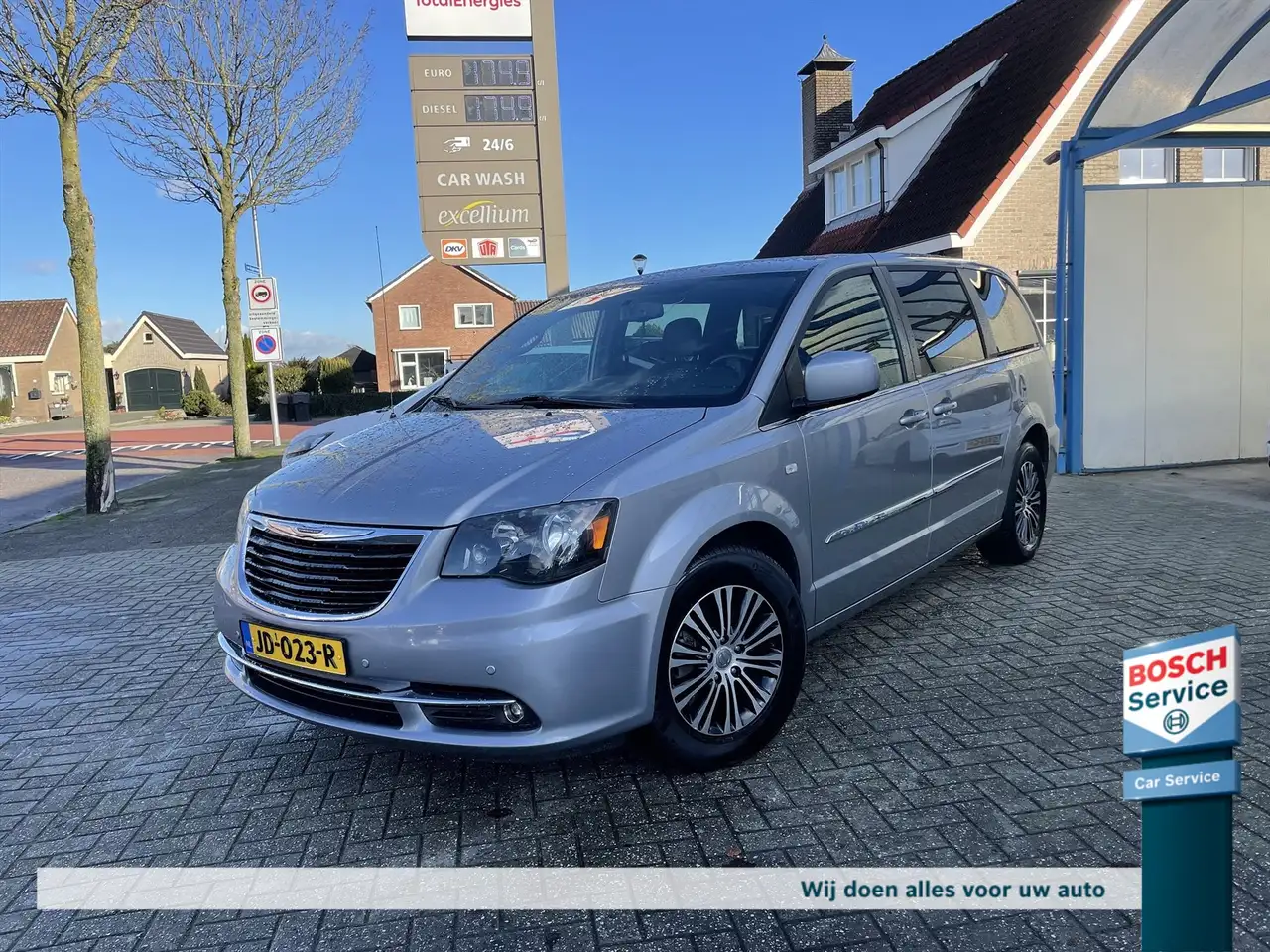 Chrysler Grand Voyager 3.6 V6 Stow&Go / 7-Persoons / Navi / Camera / TV / — photo 1 of 17