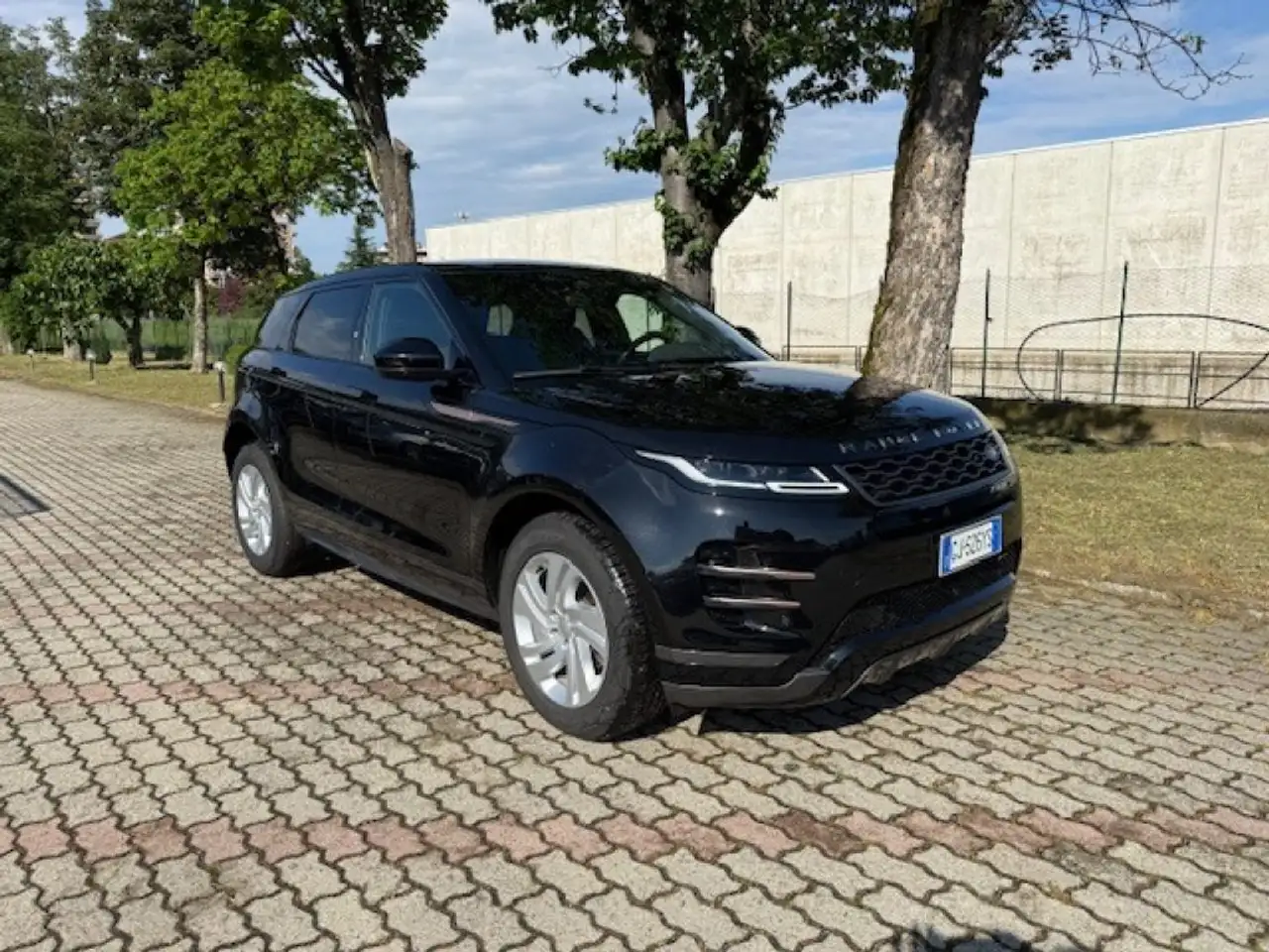 Land Rover Range Rover Evoque 2.0D I4 163 CV AWD Auto R-Dynamic — photo 1 of 15