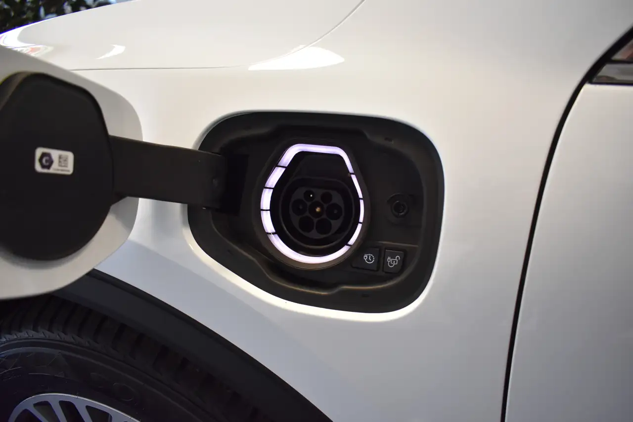 Ford Kuga Plug-In Hybrid Titanium Nav LED PDC Sitzhzg — photo 1 of 20