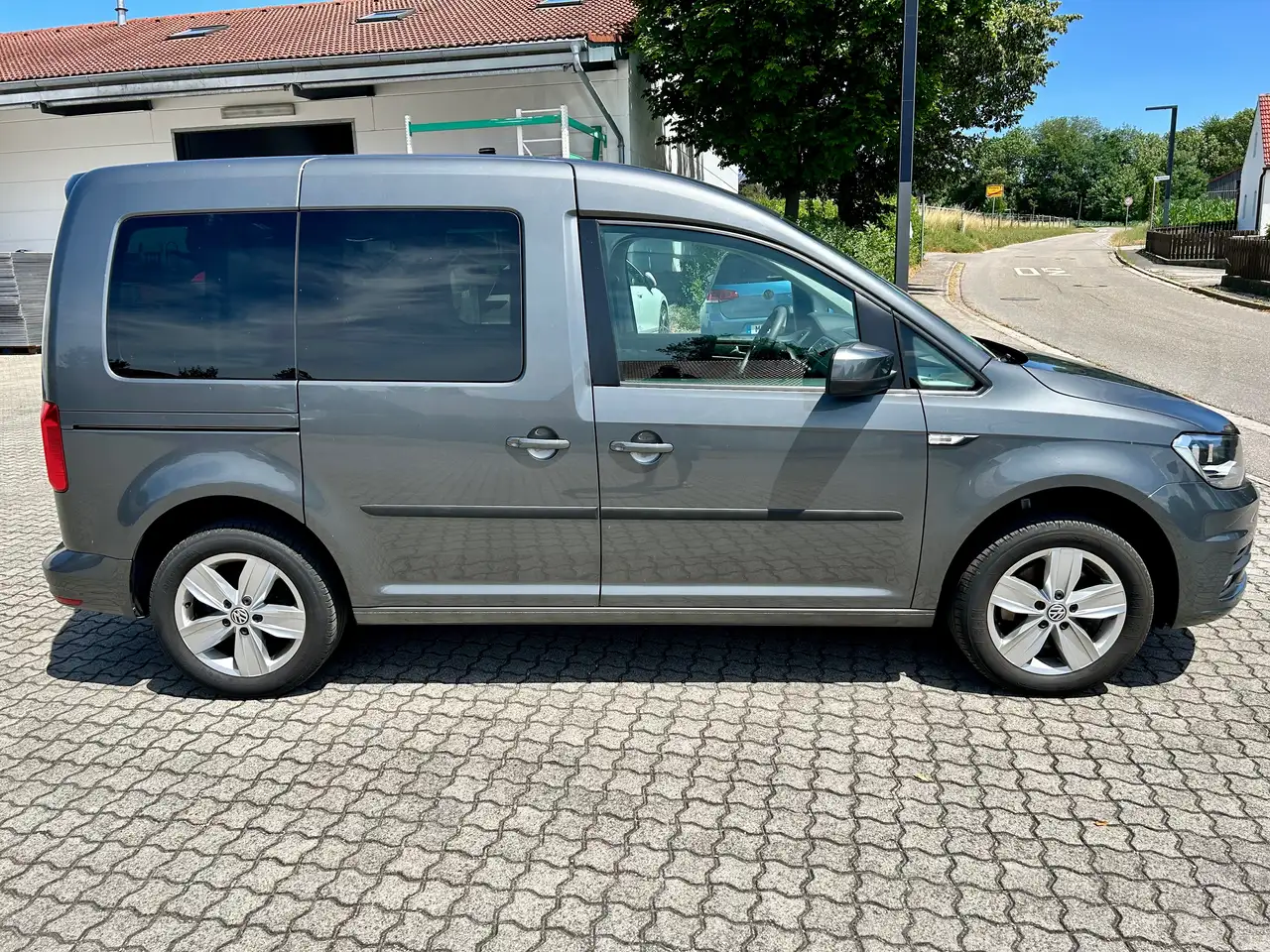 2017 Volkswagen Caddy Trendline BMT*1 Hand*Rollstuhlrampe*, photograph 2