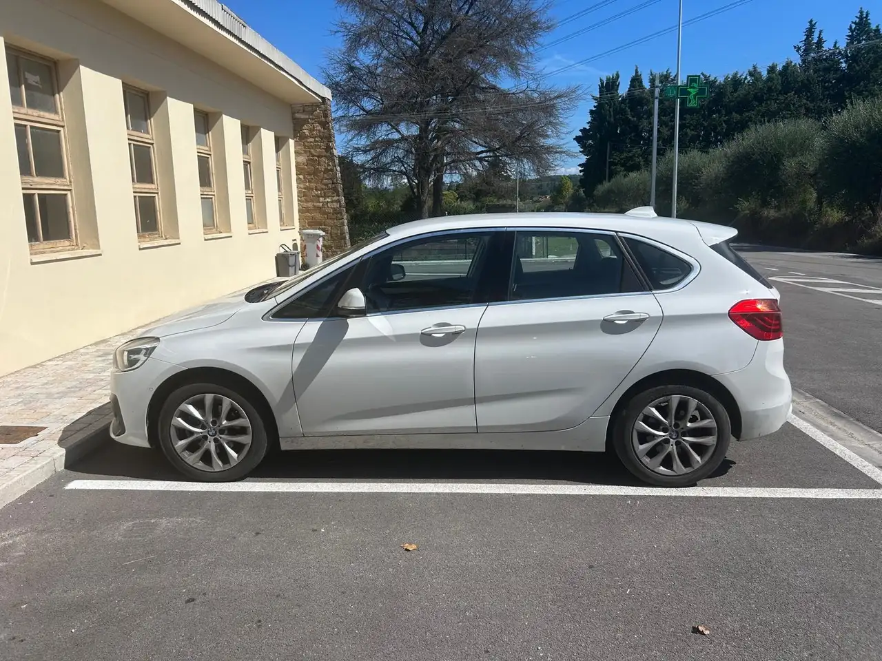 BMW 216 216d Gran Tourer Luxury — photo 1 of 4