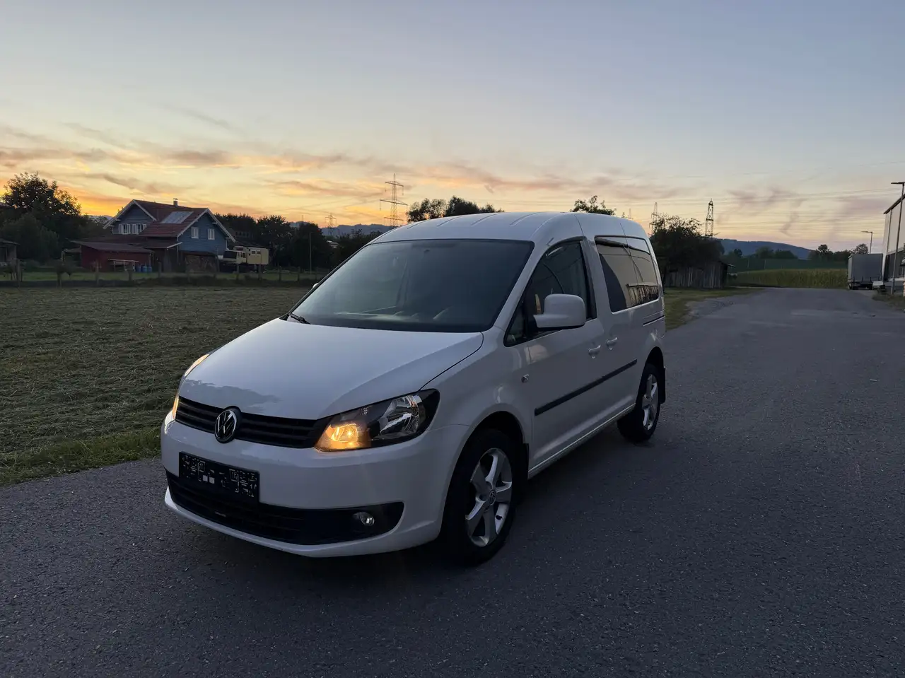Volkswagen Caddy Trendline 2.0TDI 4Motion — photo 1 of 17