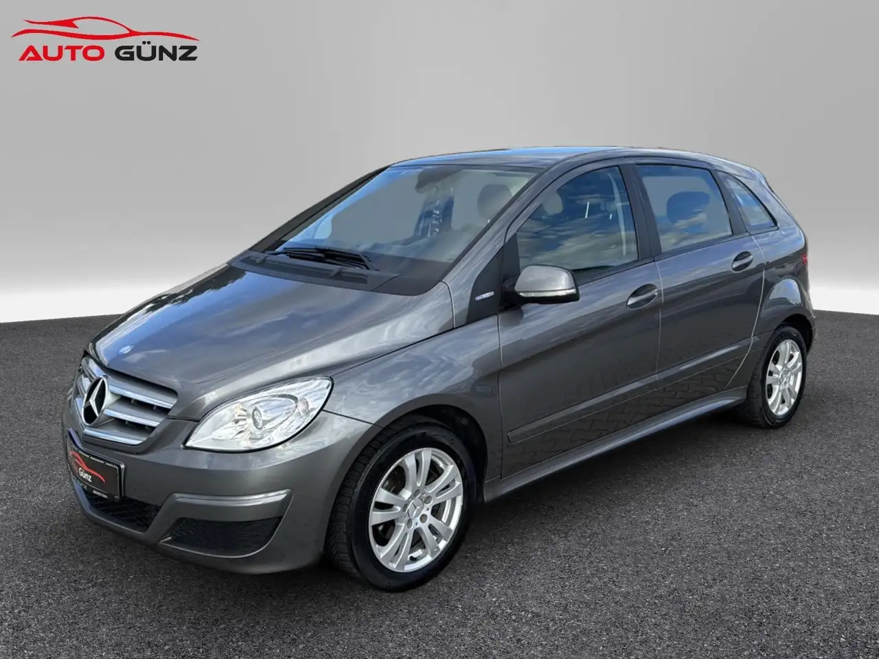 Mercedes-Benz B 180 Blue Efficiency *AHK-Klima-SHZ* — photo 1 of 25