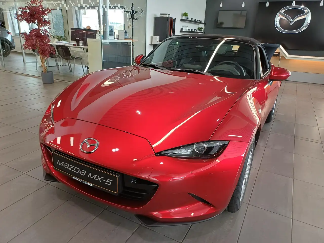 Mazda MX-5 1.5 Skyactiv-G 97kW Excl-Line Roadster — photo 1 of 7