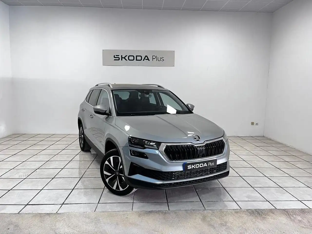 Skoda Karoq 1.5 TSI Plus 110KW — photo 1 of 11