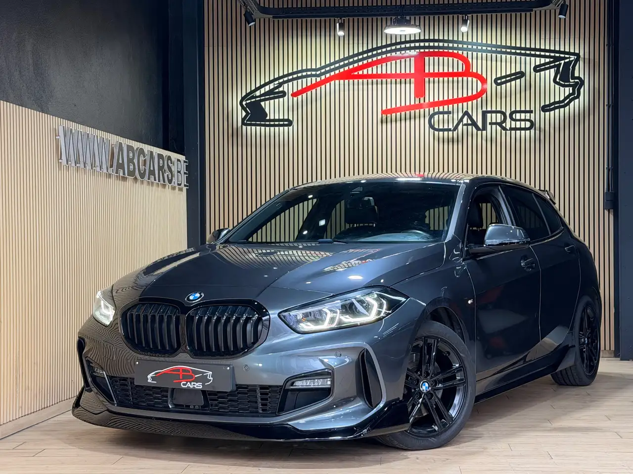 BMW 118 I * PACK M PERFORMANCE * GARANTIE 12 MOIS * 1ER PROP * — photo 1 of 15