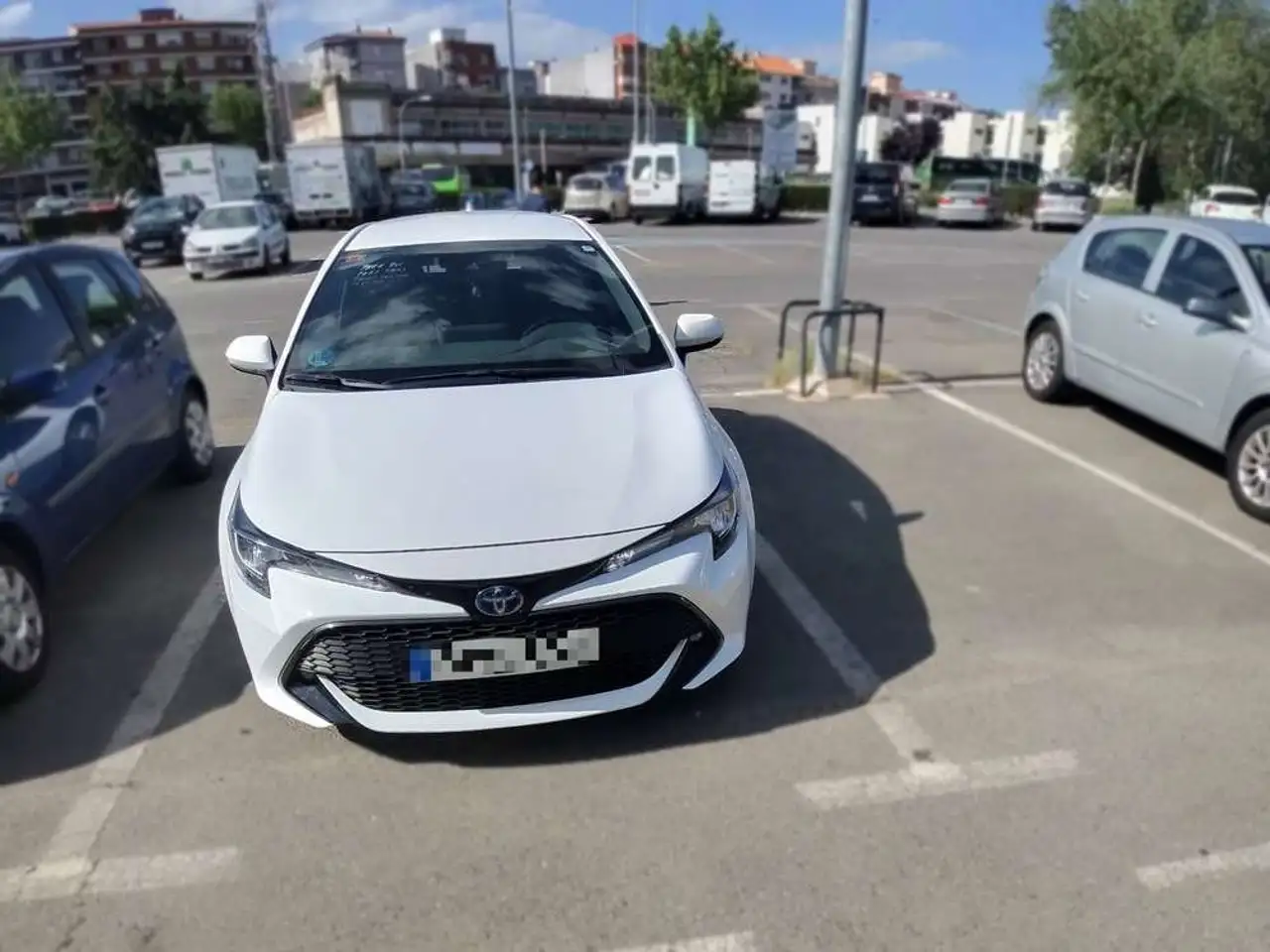 Toyota Corolla 1.8 125H ACTIVE TECH E-CVT — photo 1 of 12