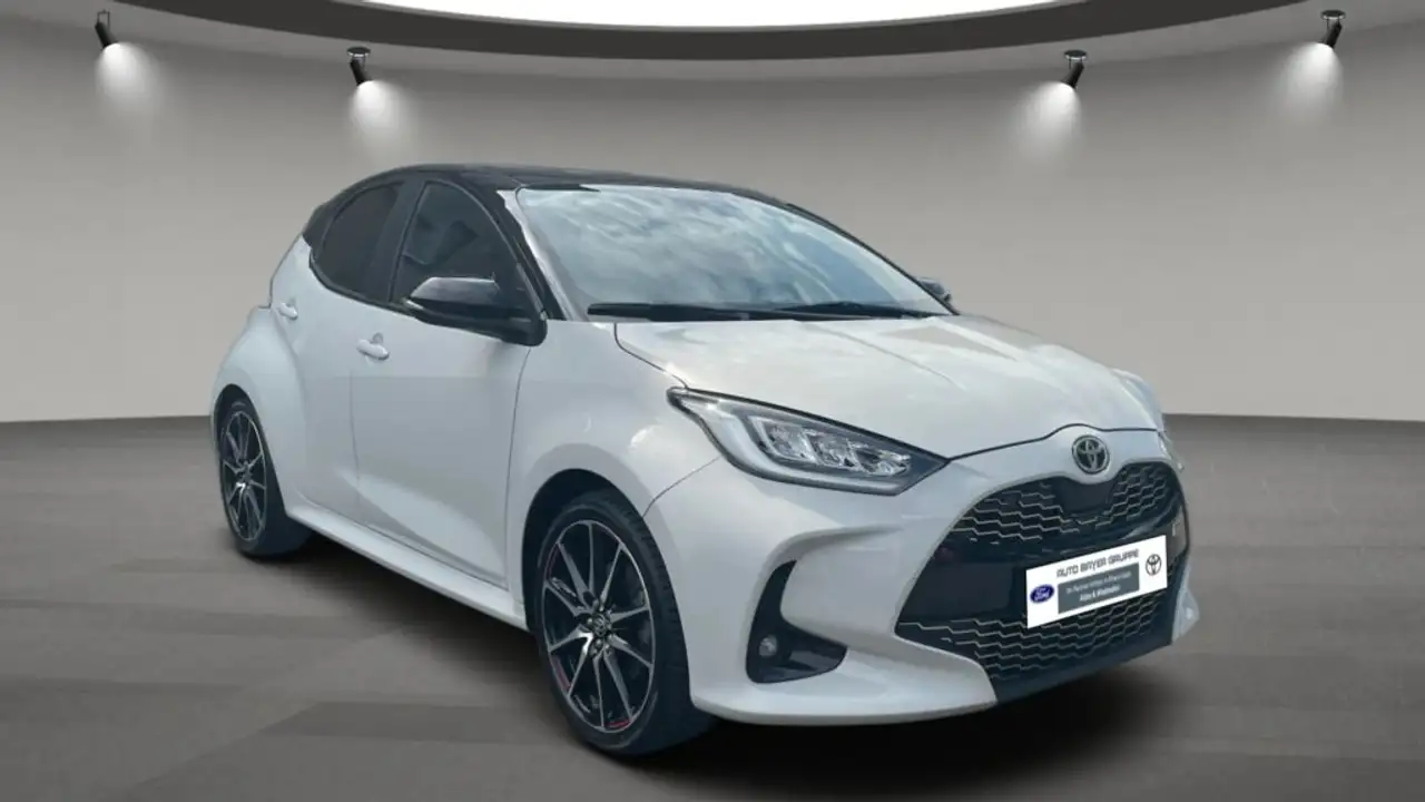 Toyota Yaris Hybrid 1.5 VVT-i GR SPORT — photo 1 of 14