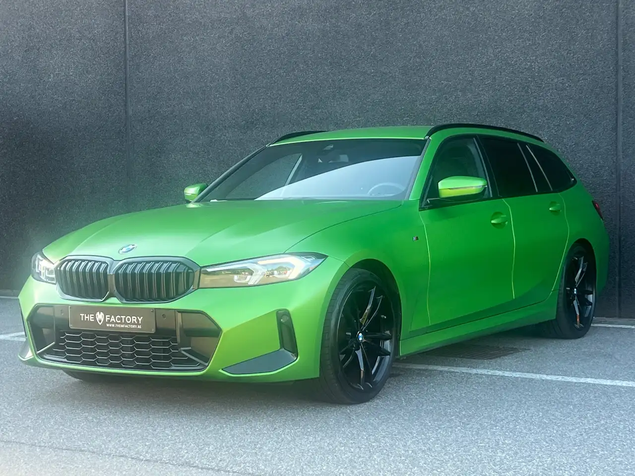 BMW 318 BMW 318i Touring Individual | Frozen Tampa Bay Green | M Sport | Trekhaak | 19" M — photo 1 of 15