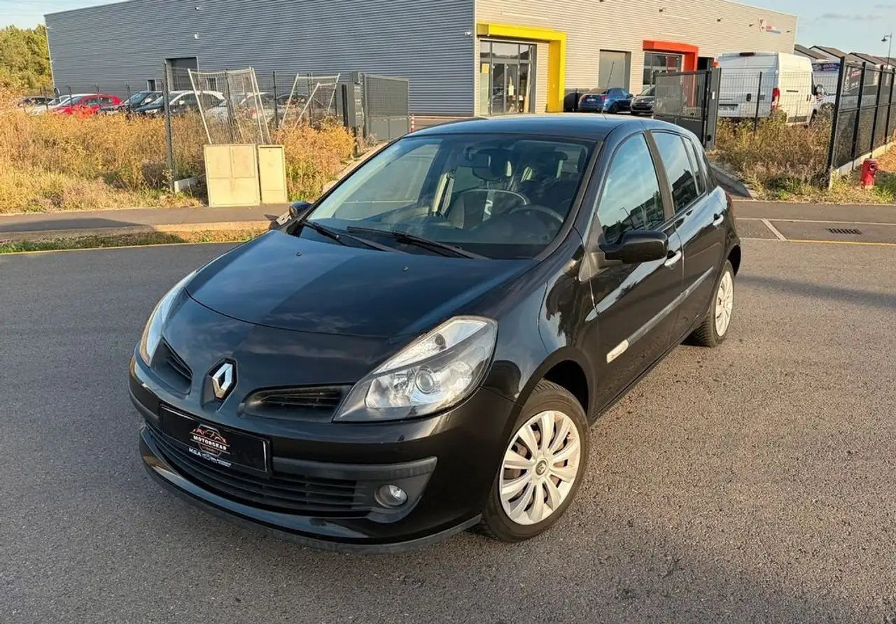 Renault Clio III 1.2 RIP CURL 75 CH — photo 1 of 10