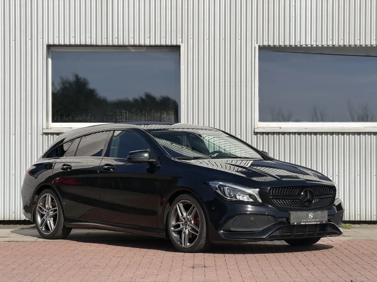 Mercedes-Benz CL CLA 180 AMG-Line*Panorama*Kamera*LED*PDC*AHK — photo 1 of 27