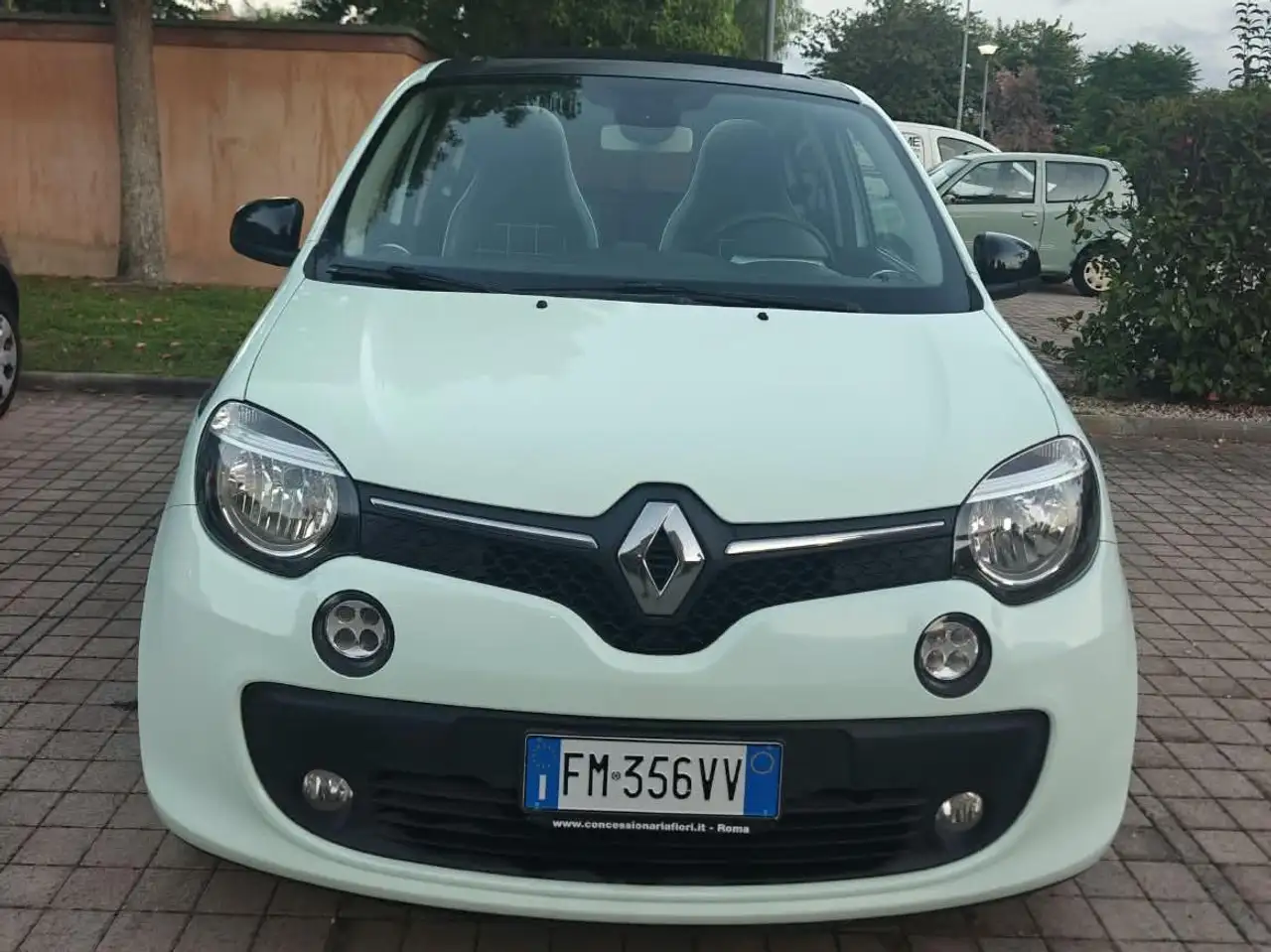Renault Twingo Twingo 0.9 tce La Parisienne 90cv edc — photo 1 of 13
