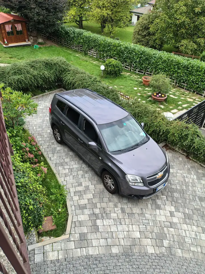 Chevrolet Orlando 1.8 LT Gpl — photo 1 of 9