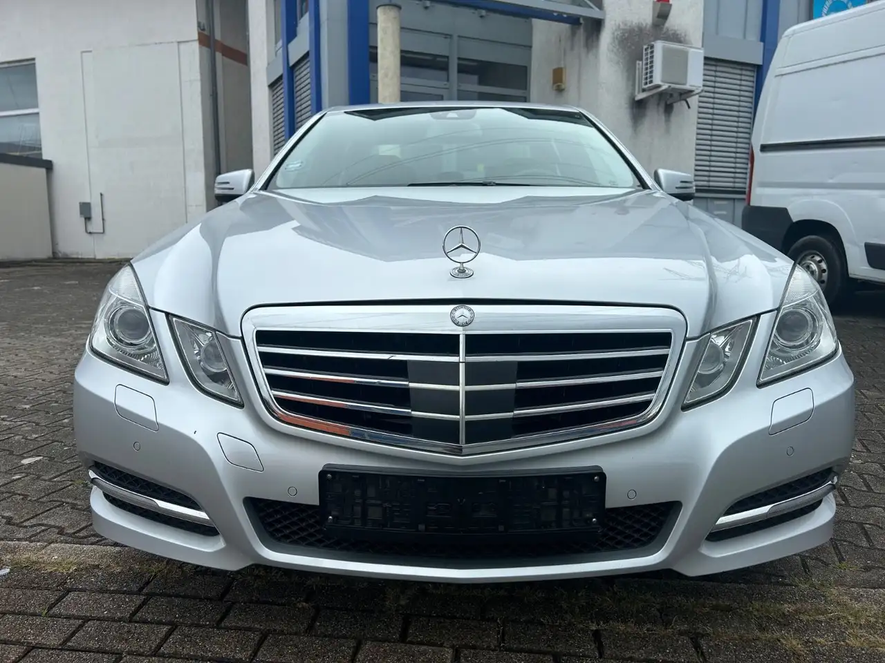 Mercedes-Benz E 350 E Limousine E 350 CGI BlueEfficiency — photo 1 of 23