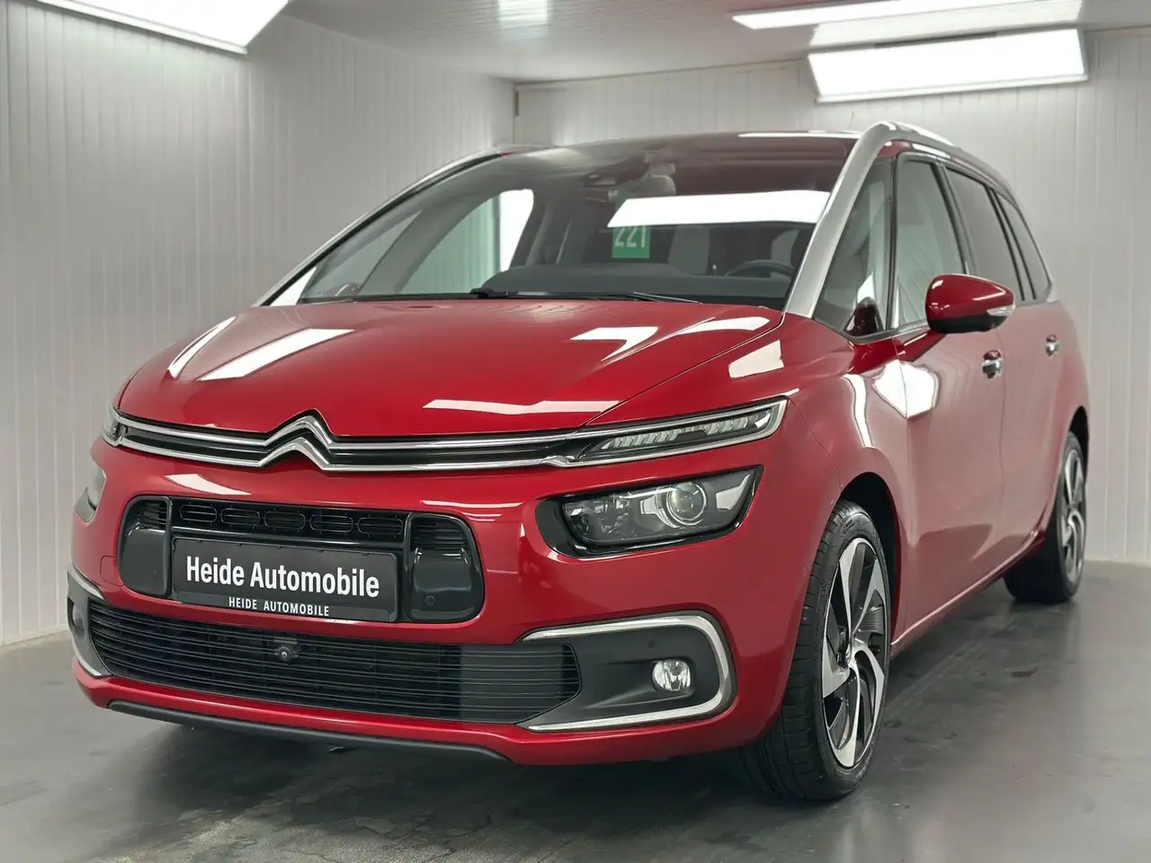 Citroen Grand C4 Picasso Grand 1.6.16V THP155/165 Shine — photo 1 of 15