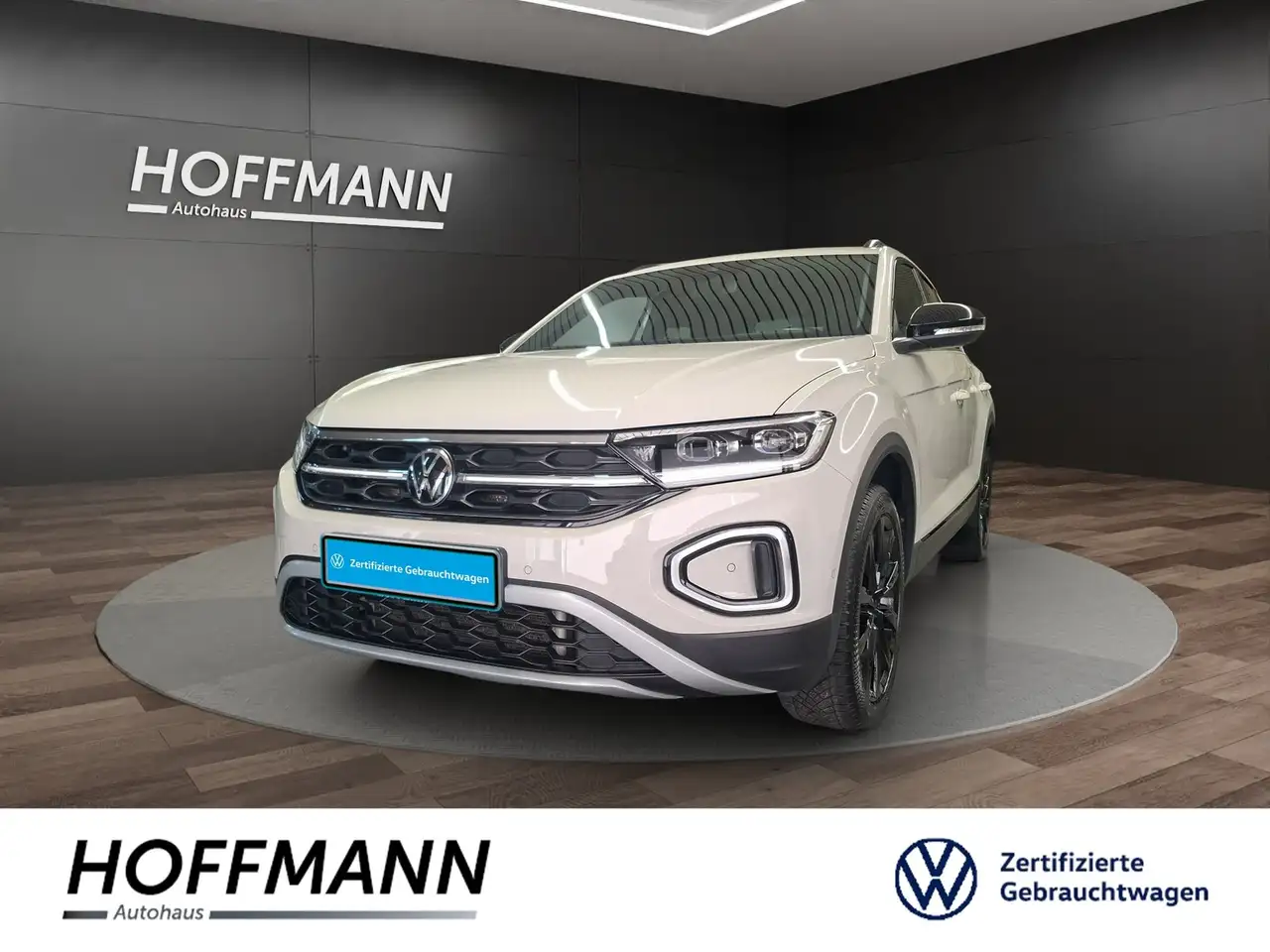 Volkswagen T-Roc 1.5 TSI Style DSG LED+AHK+ACC+CarPlay+DAB — photo 1 of 18