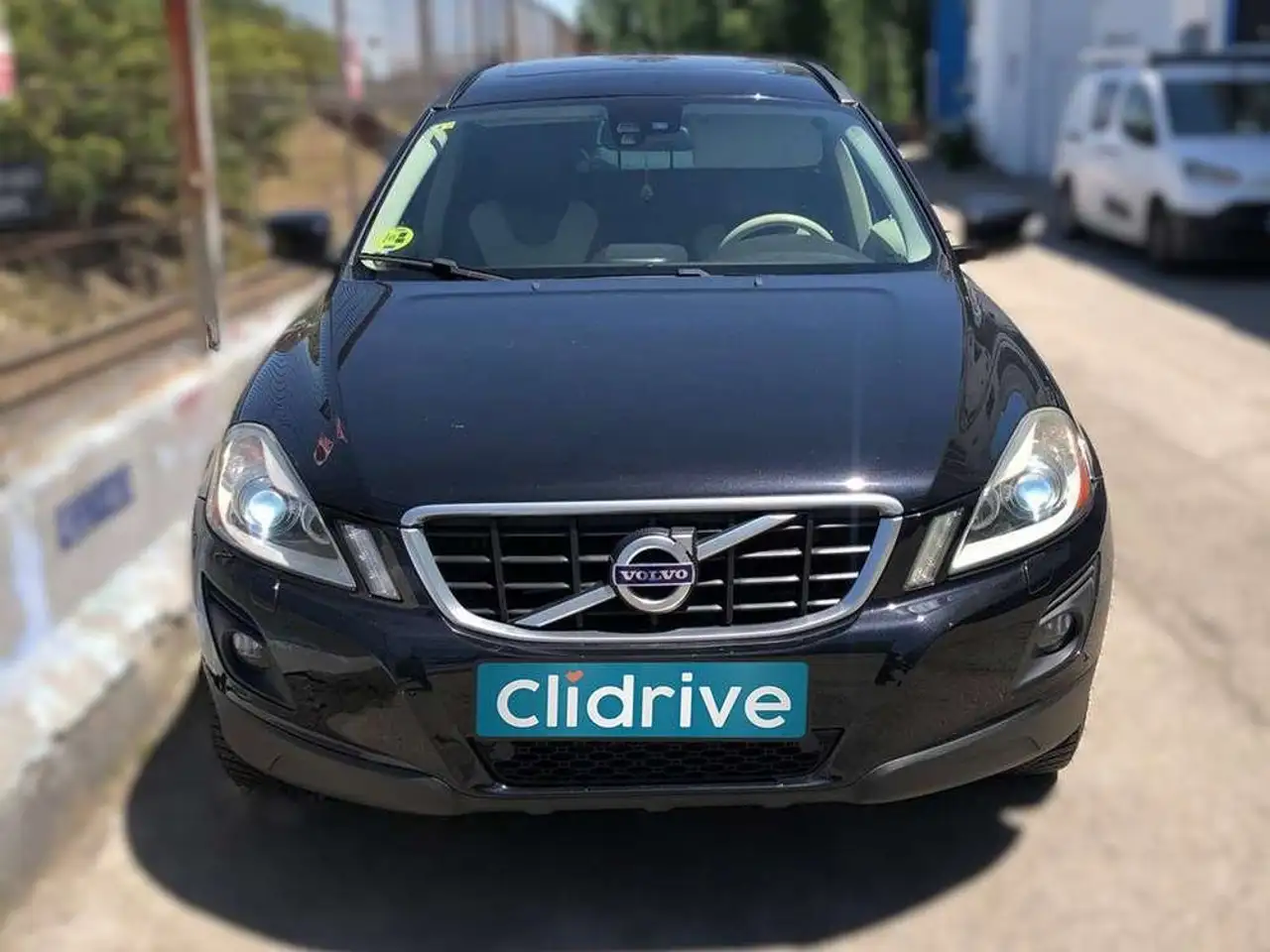 Volvo XC60 2.4 D5 AWD Momentum Auto — photo 1 of 10