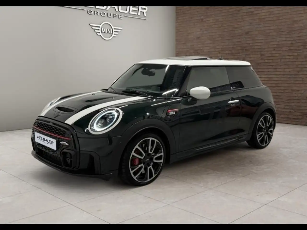 MINI John Cooper Works John Cooper Works 231ch BVA8 — photo 1 of 20
