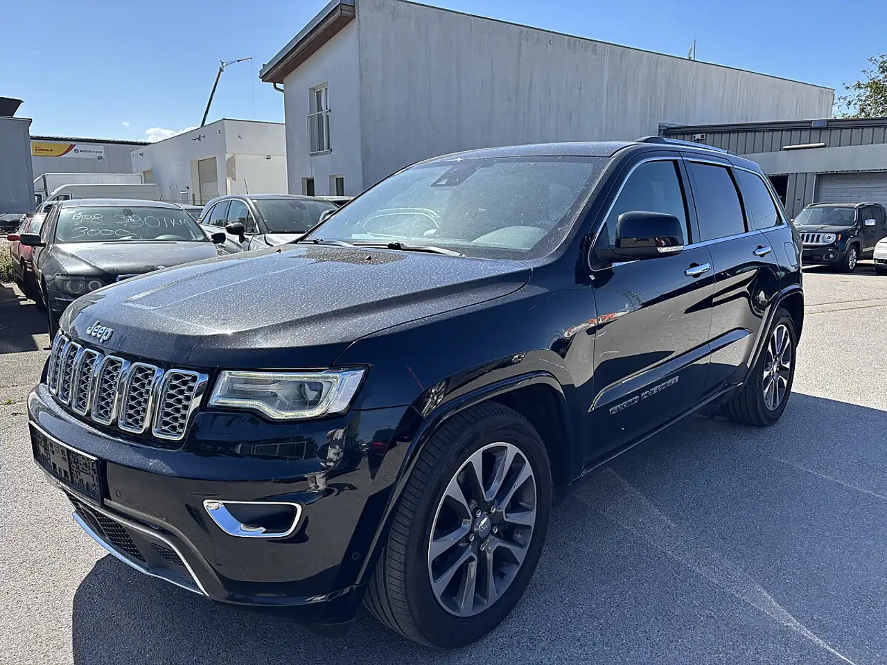 Jeep Grand Cherokee — photo 1 of 28