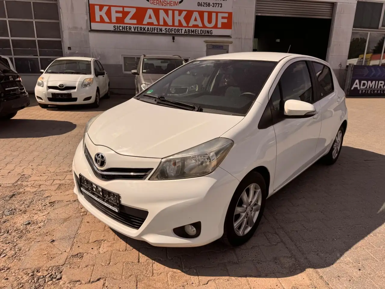 Toyota Yaris Life 1.3 Klima-Navi-Cam-Euro5 — photo 1 of 16