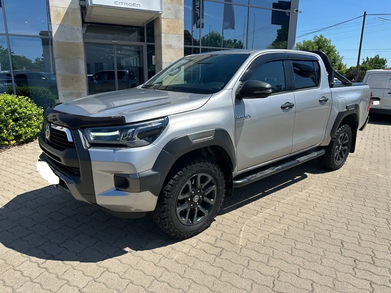 Toyota Hilux IV 4WD 2.8 D-4D 204 DOUBLE CABINE INVINCIBLE — photo 1 of 7
