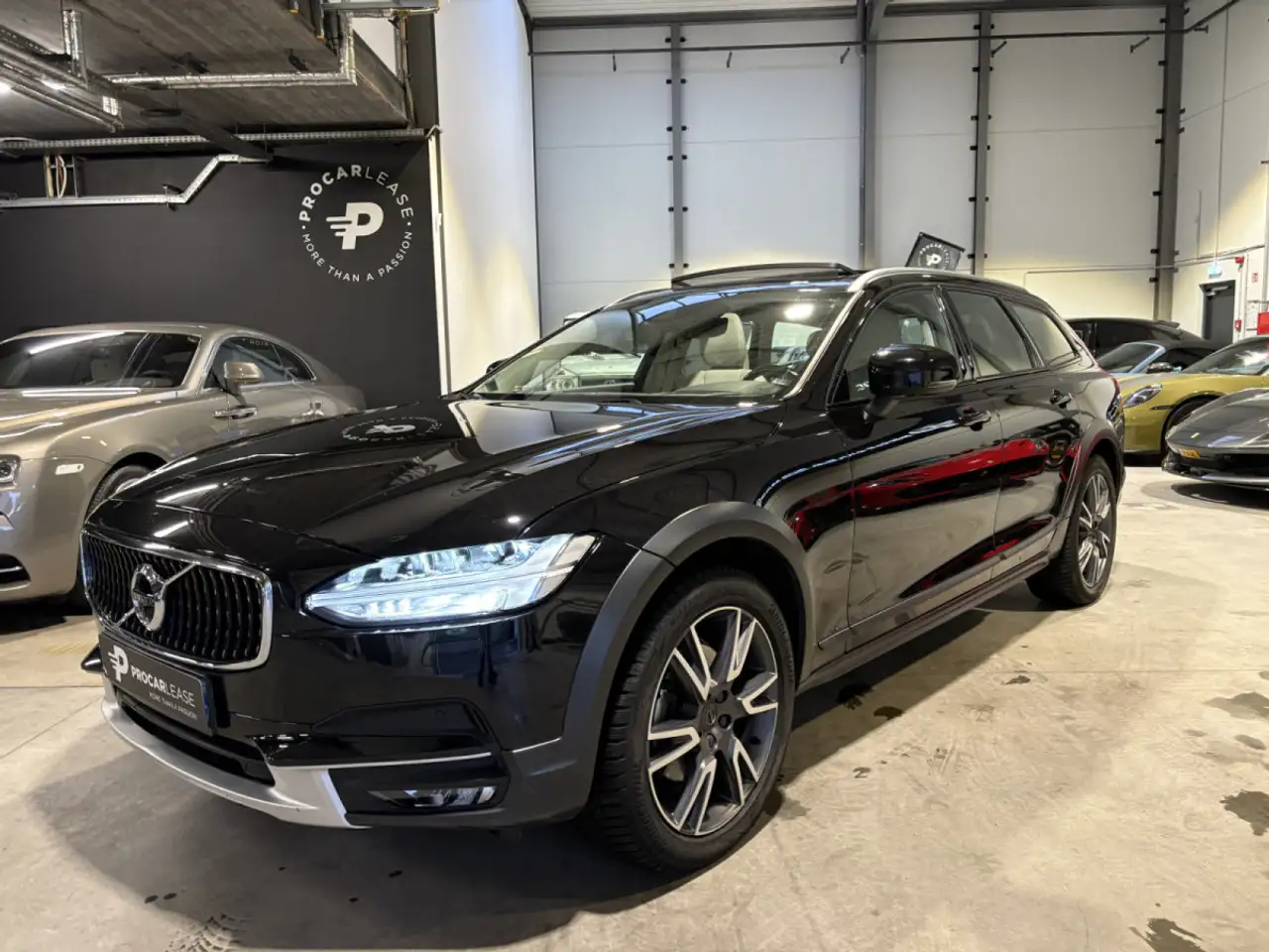 Volvo V90 Cross Country Pro AWD/PANO/19/360/HUP.D/MALUS PAYE — photo 1 of 15