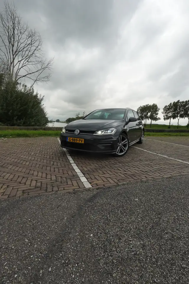 Volkswagen Golf Volkswagen Golf 1.5 TSI 150 PK DSG R-Line | Panora — photo 1 of 13