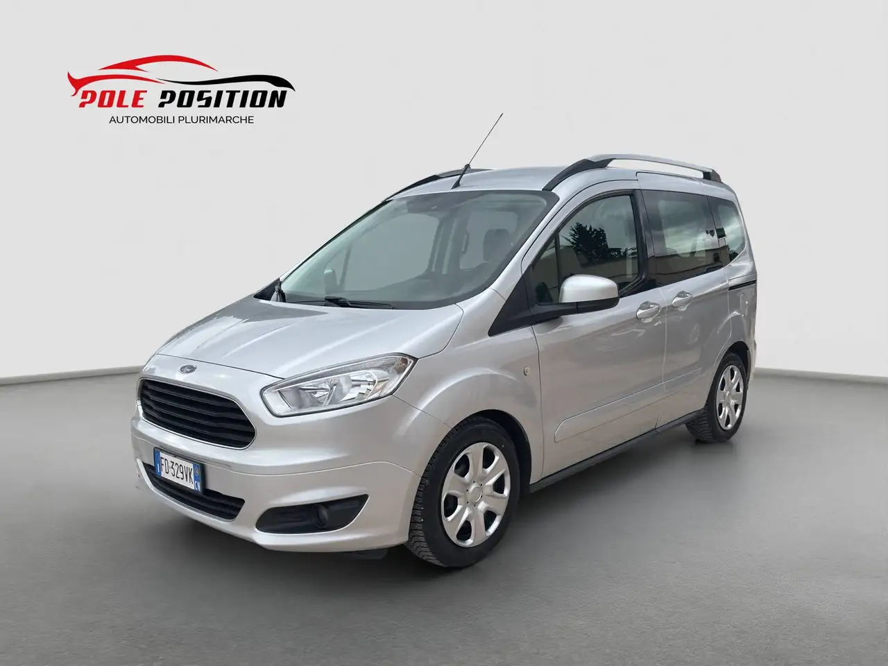 Ford Tourneo Courier — photo 1 of 15