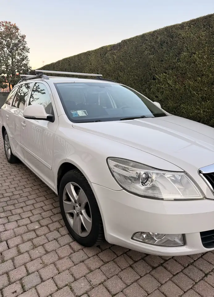 Skoda Octavia Wagon 1.6 tdi cr Elegance — photo 1 of 8