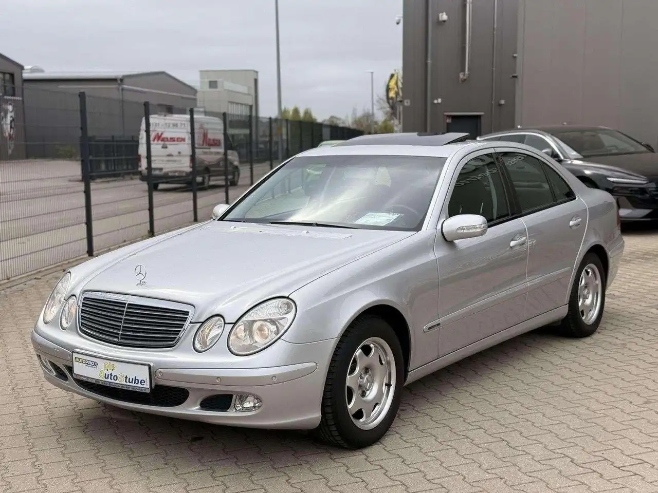Mercedes-Benz E 200 CDI/2.Hd/Schiebedach/S-Heft/Tempomat/MFL/ — photo 1 of 16