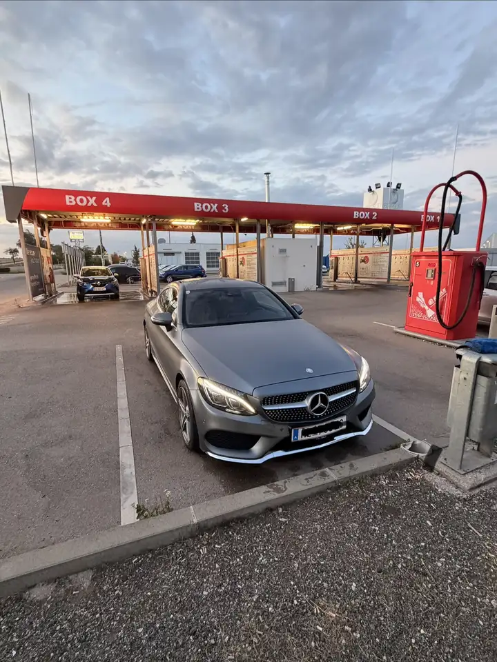 Mercedes-Benz C 300 — photo 1 of 10