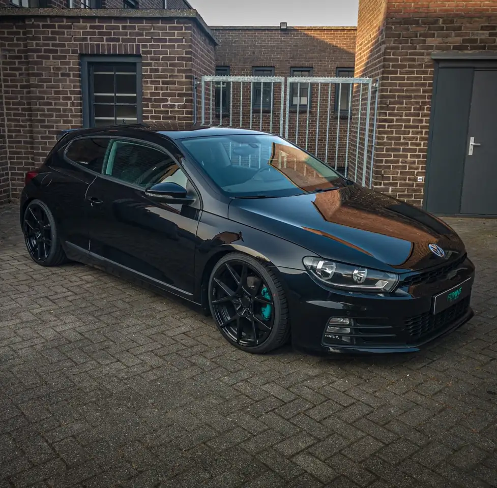 Volkswagen Scirocco 1.4 TSI (BlueMotion Technology) — photo 1 of 11