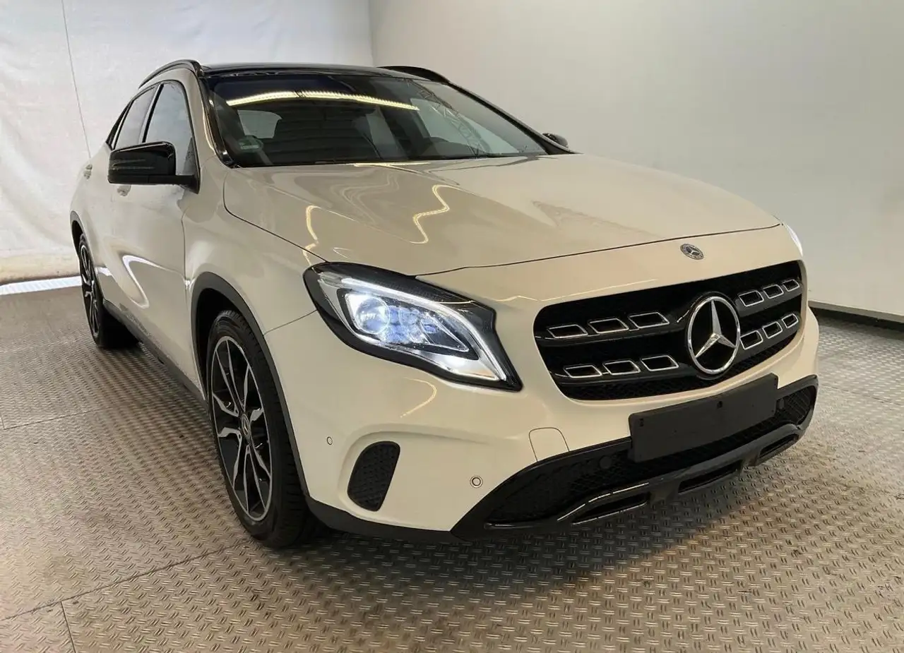 Mercedes-Benz GLA 200 Mercedes-Benz GLA 200 7G-DCT "Urban — photo 1 of 17