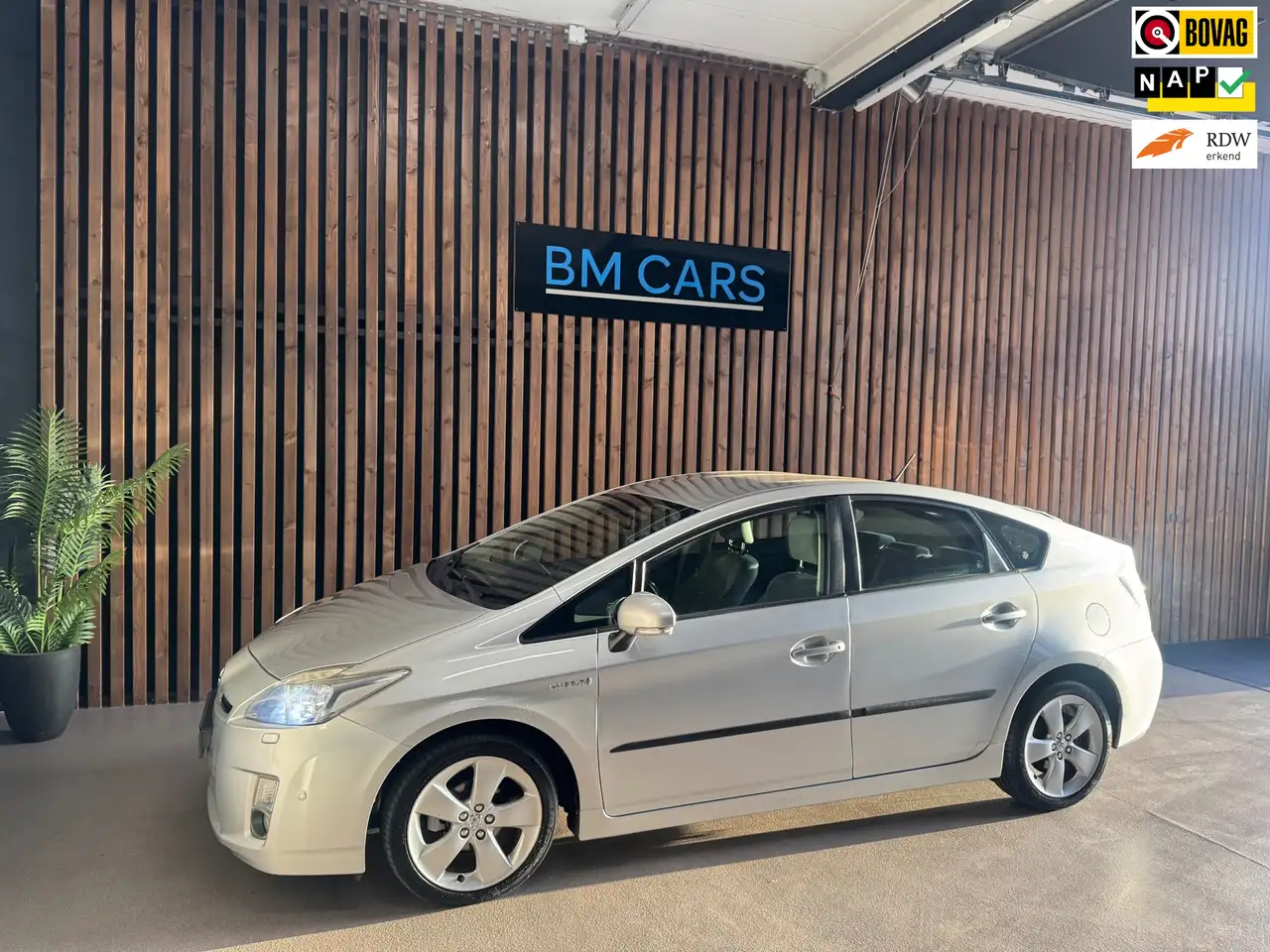 Toyota Prius 1.8 Dynamic Navigatie,Cruise control, Camera — photo 1 of 34