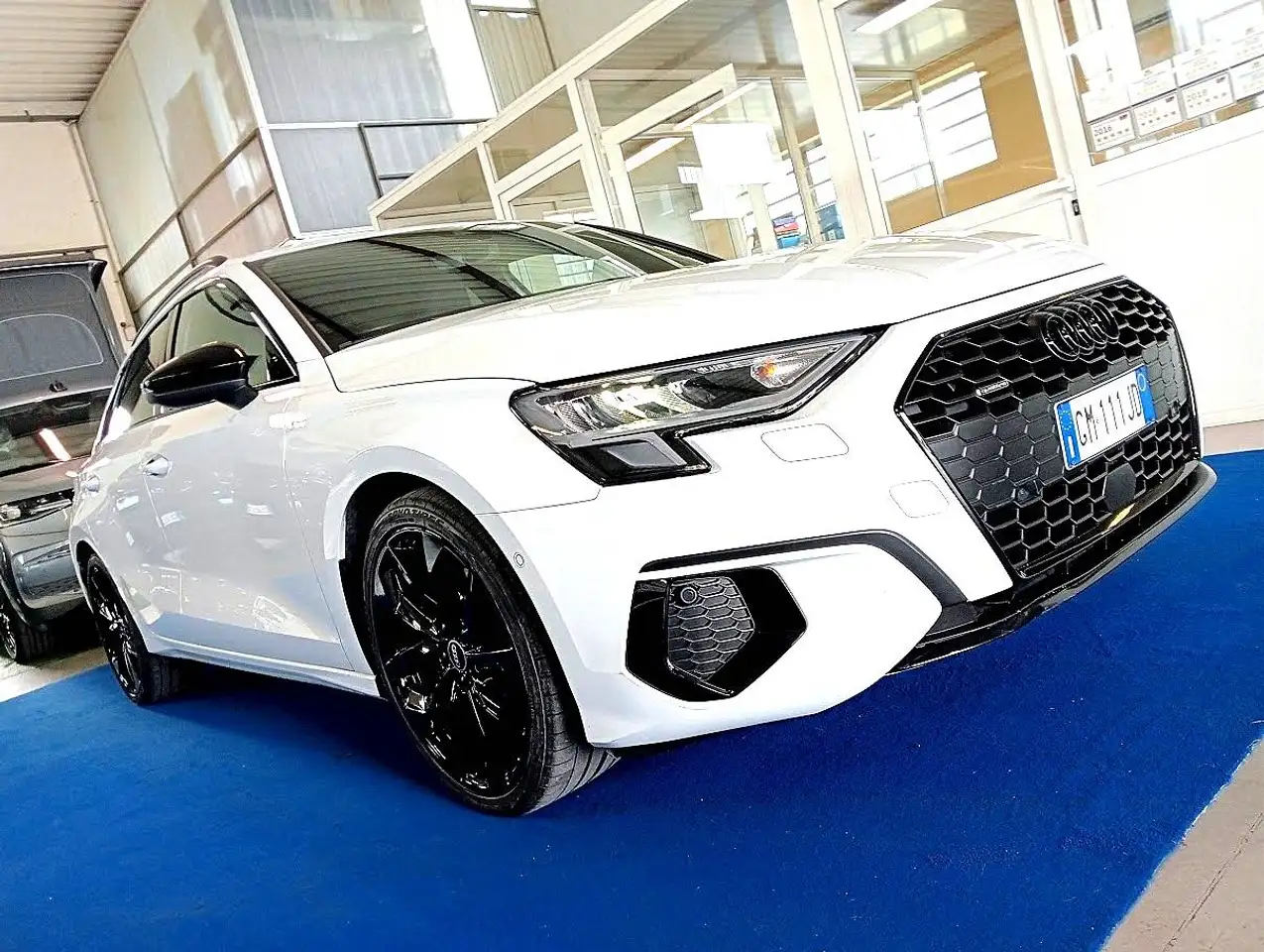 Audi A3 SPORTBACK 40 2.0 TDI 200CV SLINE QUATTRO 19" IDENTITY BLACK — photo 1 of 15