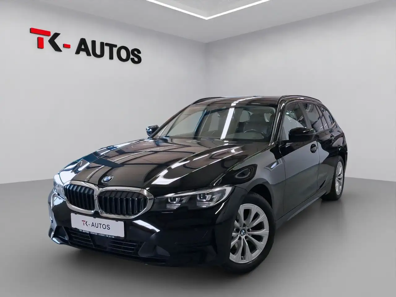BMW 320 d Touring Adv.,1.Hand,Navi,LED,ACC,AHK,S-Heft — photo 1 of 28