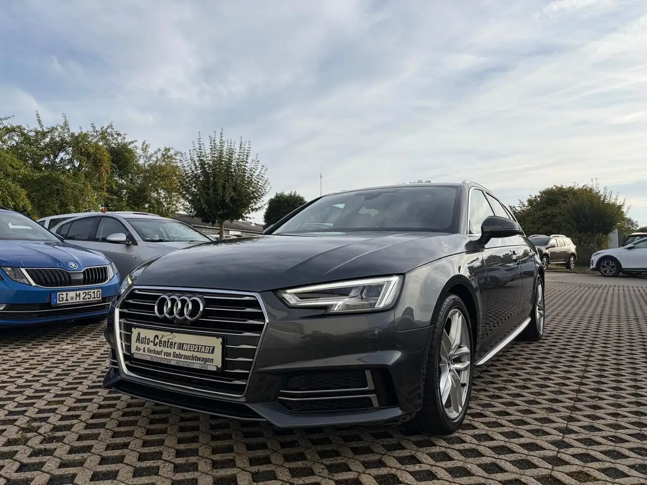 Audi A4 Avant sport KAMERA/NAVI/PDC/LED/DAB+ — photo 1 of 34