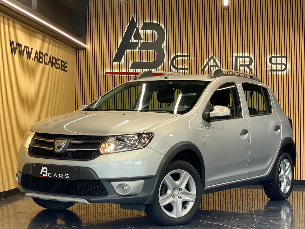 Dacia Sandero 0.9TCE ** GARANTIE 12 MOIS ** — photo 1 of 14