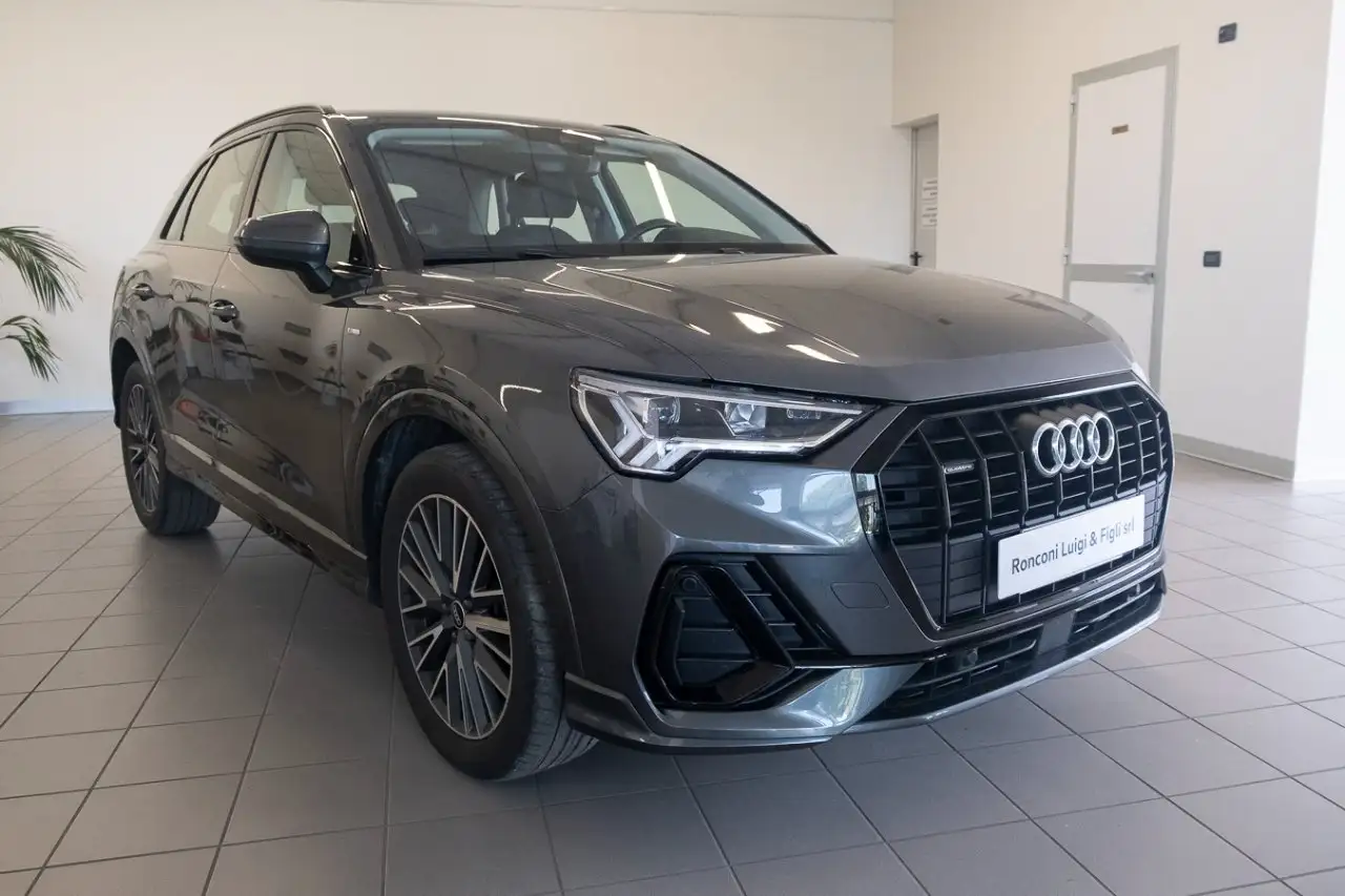 Audi Q3 35 2.0 tdi S line edition quattro s-tronic — photo 1 of 12