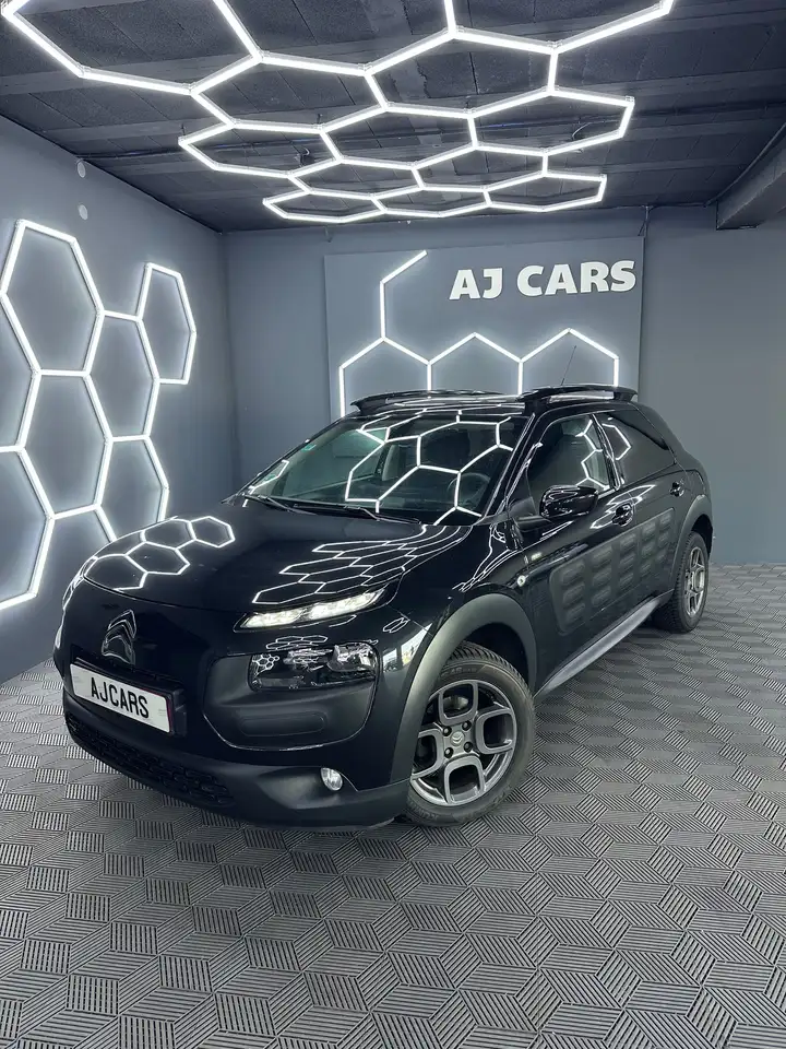 Citroen C4 Cactus 1.6 HDi 100Ch *GPS *SIEGES CHAUFFANTS *DISTRI NEUVE *GARANTIE 12 MOIS — photo 1 of 21