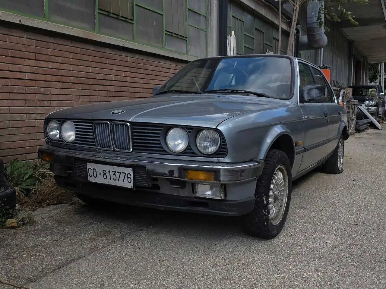 BMW 320 320i 4p — photo 1 of 5
