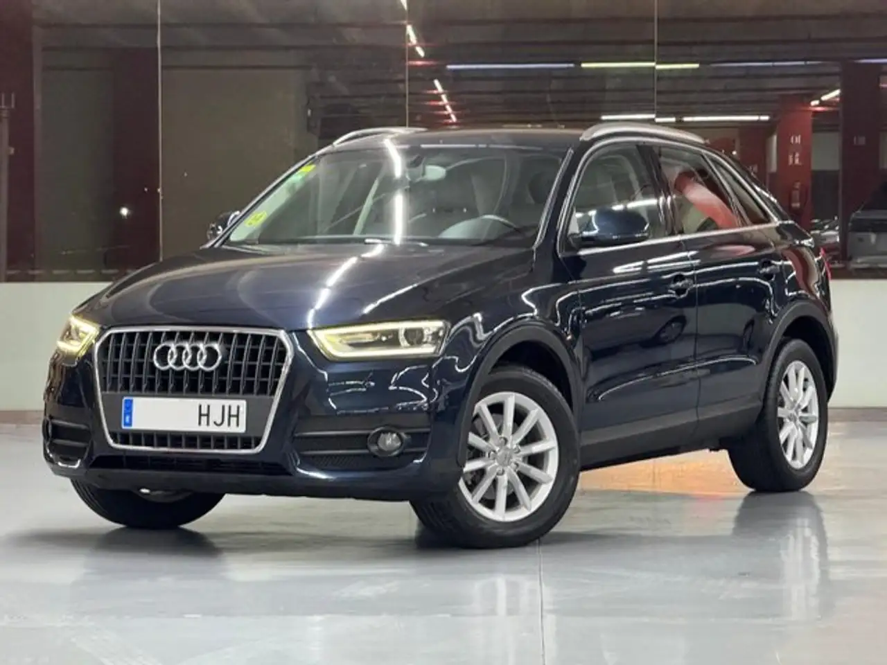 Audi Q3 2.0TDI Ambiente quattro S-Tronic 177 — photo 1 of 28