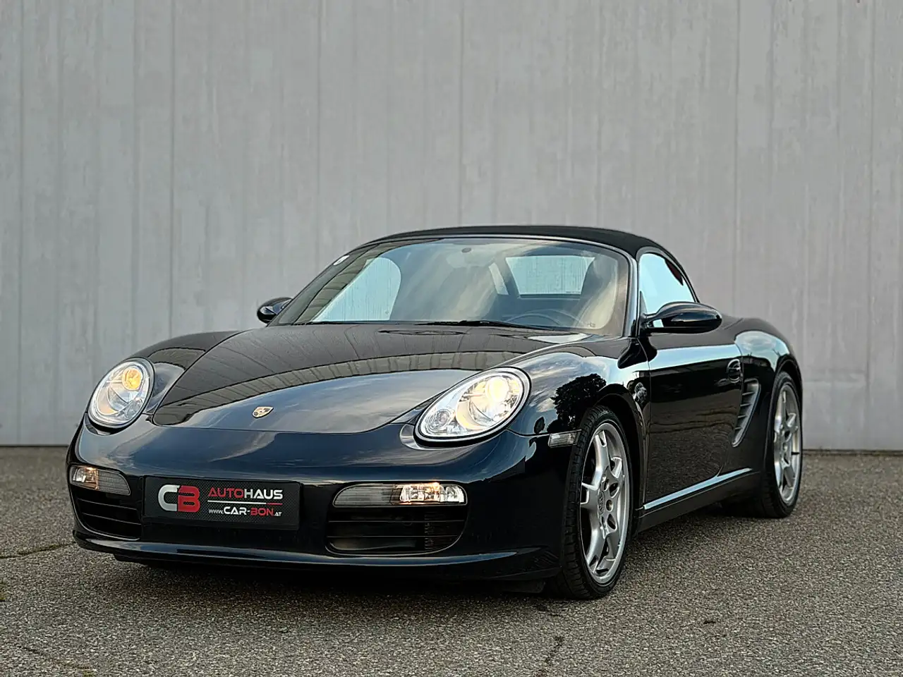 Porsche Boxster 2,7 — photo 1 of 17