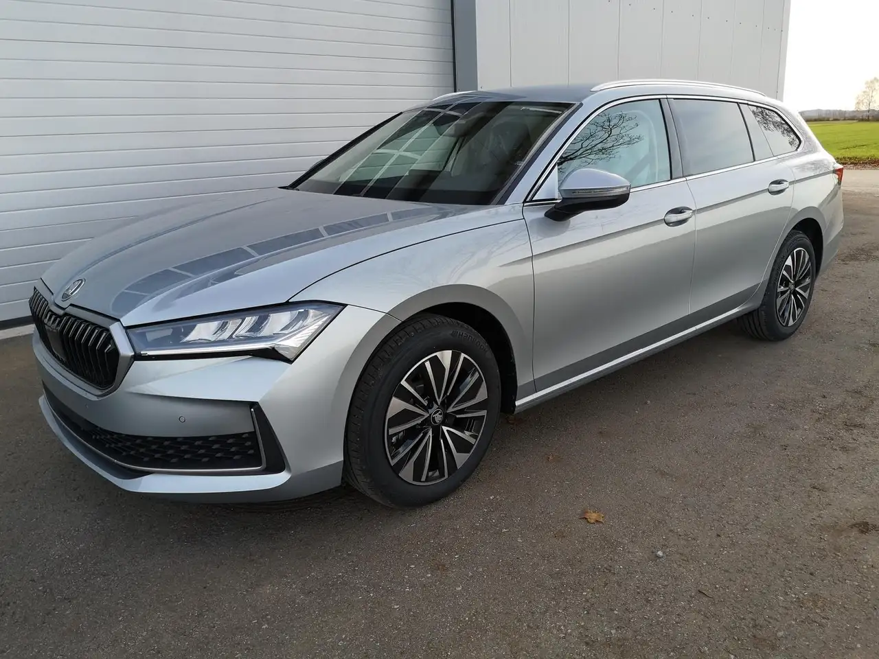Skoda Superb 2.0 TDI DSG 4x4 ABT Selection AHK 360 Head Up Pano — photo 1 of 12