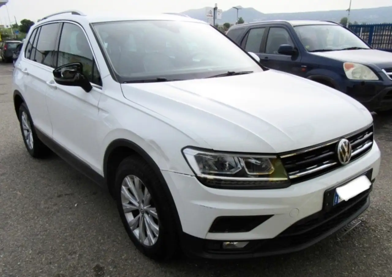 Volkswagen Tiguan Tiguan 2.0 TDI SCR DSG Business BlueMotion Technol — photo 1 of 9