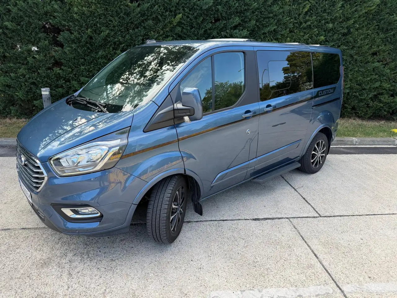 Ford Tourneo Custom Tourneo Custom 2,0 EcoBlue 320 L1 Titanium Aut. Titanium — photo 1 of 25