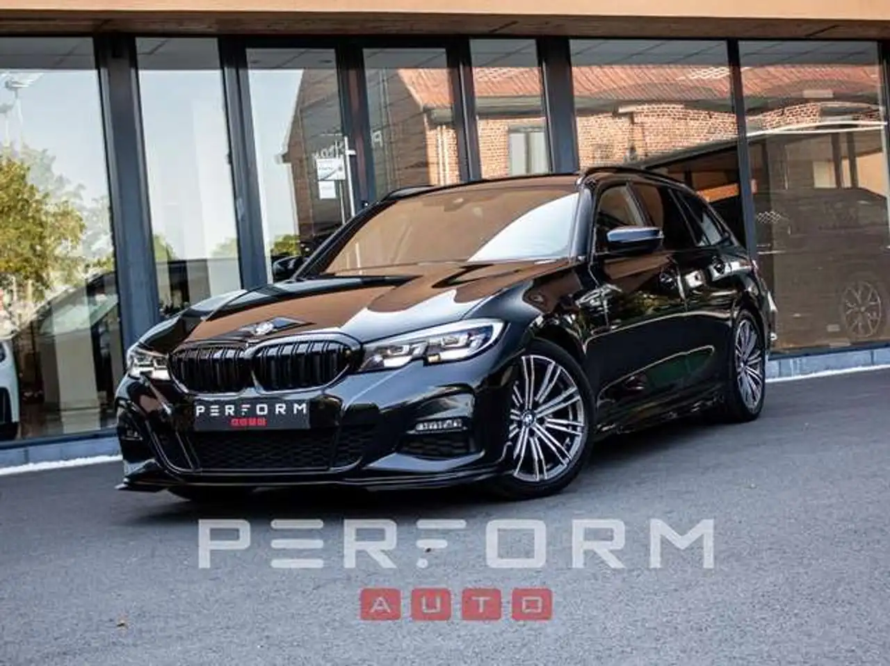 BMW 320 iAS*TOURING*M-PACK*TREKHAAK*AMBIENT LIGHT* — photo 1 of 32